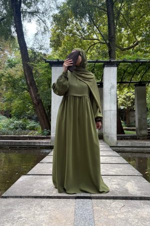 Robe plissée vert kaki