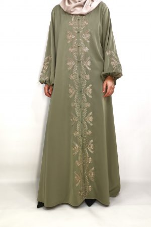 Abaya verte olive brodée au fil doré vue de face