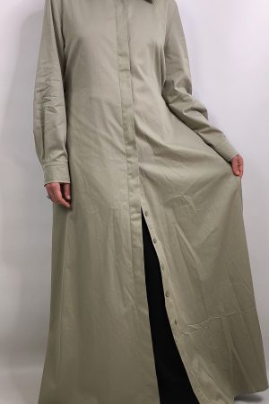 Robe active wear longue verte en coton avec col chemise et boutons réglables pour un style cintré – Collection Active Wear