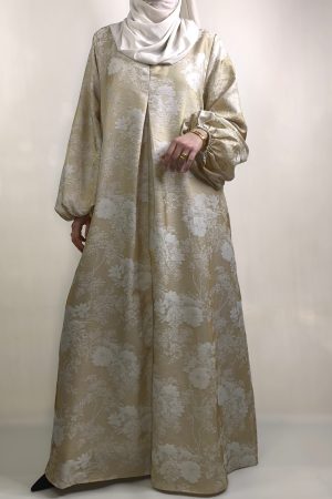 Robe abaya longue dorée en jacquard à manches bouffantes vue de face – Collection Ramadan