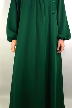 Robe vert jade foncé fluide en crêpe avec fronces sous poitrine, vue de face