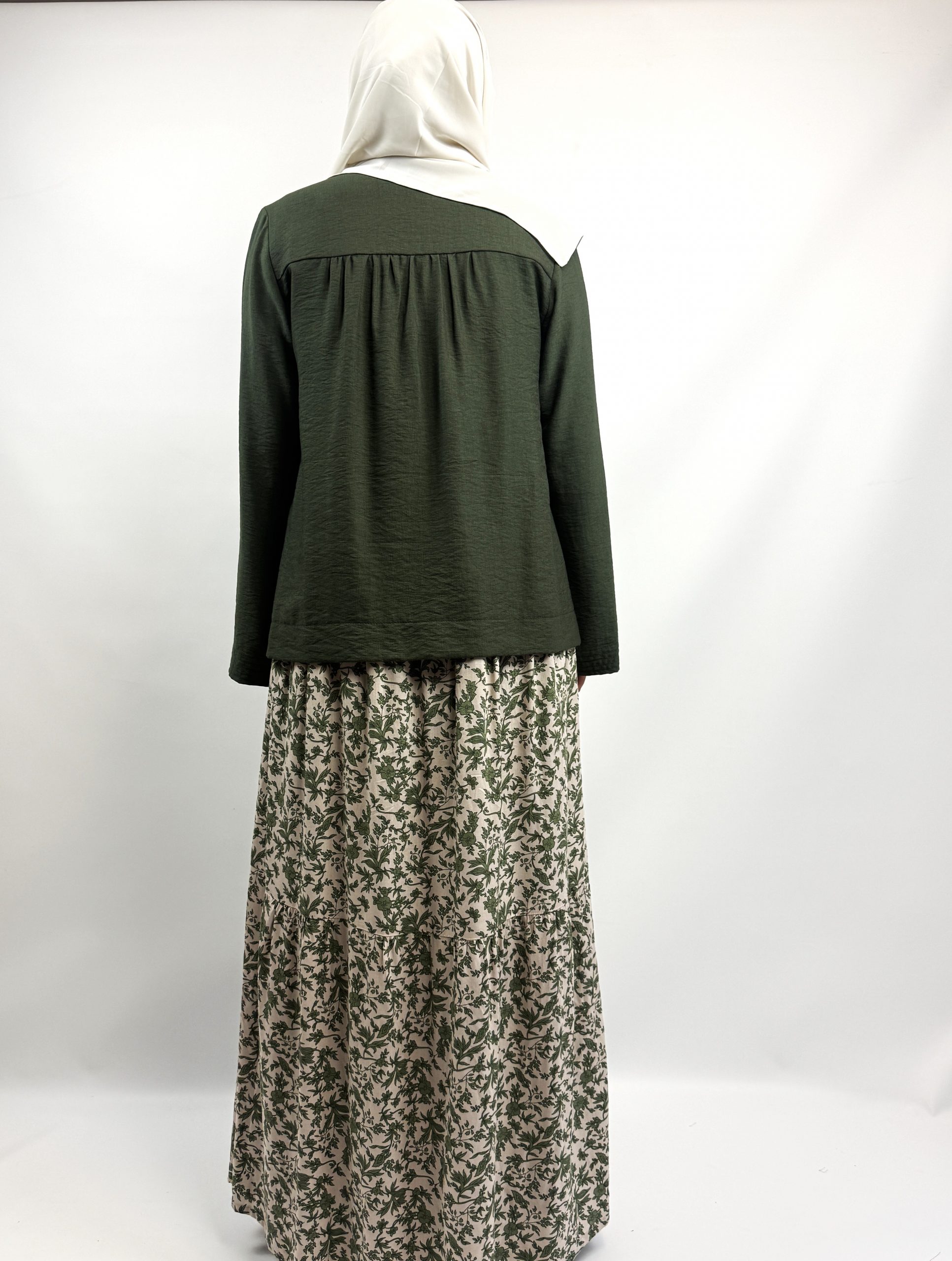 Ensemble Robe Fleurie Verte Sans Manches avec Veste Verte – Image 3